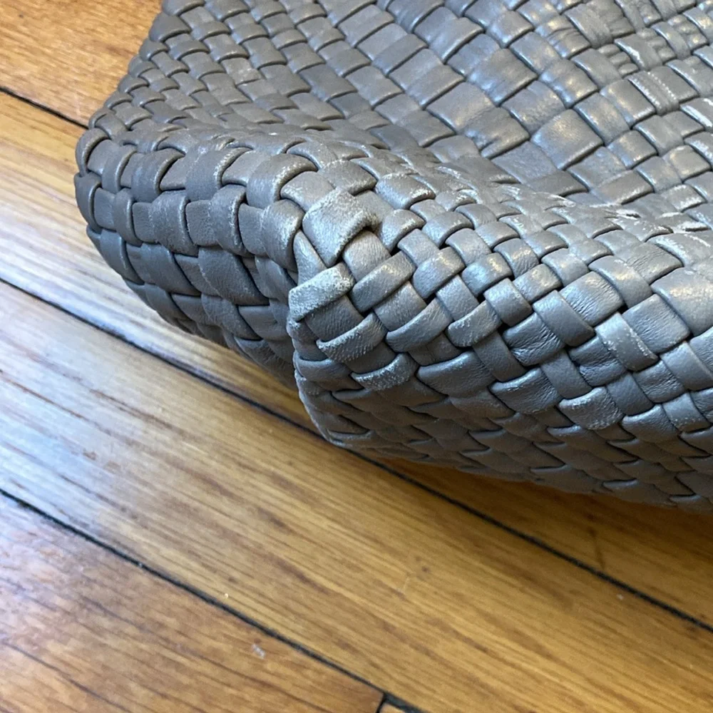 Elegant Gray Woven Tote Bag - Picture 3 of 7
